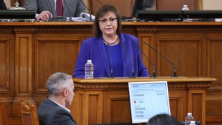 Лидерът на БСП Корнелия Нинова се върна към старата традиция всяка