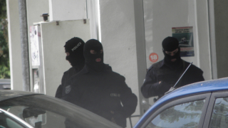 Оставиха в ареста Мартин Филипов и двамата полицаи от Благоевград