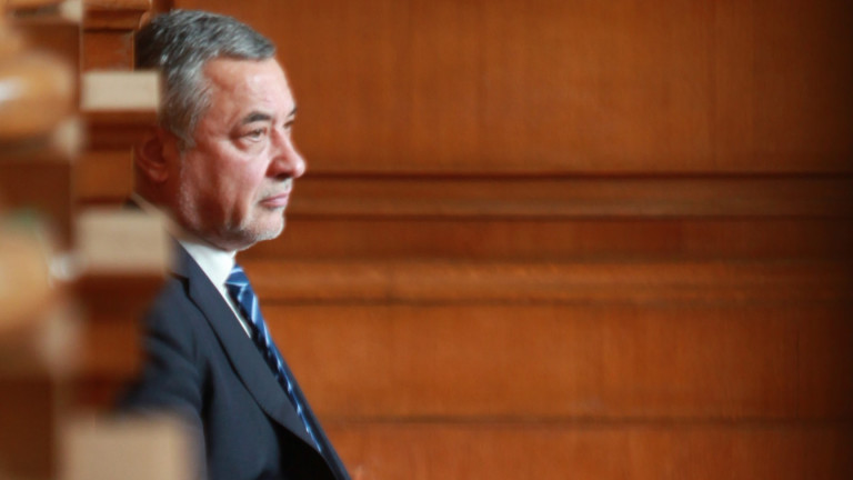 Бившият вицепремиерът Валери Симеонов е номиран за водач на листата