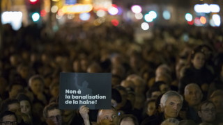 Хиляди участваха във вчерашния протест срещу антисемитизма който се проведе