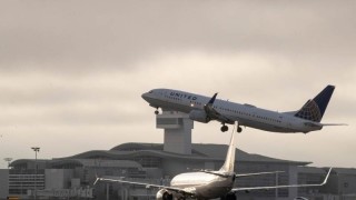 Самолетът Boeing 737 на United Airlines Inc излетял от Сан