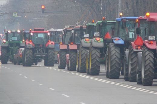200 трактора се насочиха към Ботевград