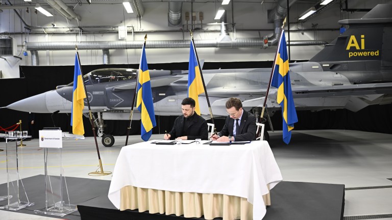 Швеция и Украйна подписаха за 150 изтребителя Gripen