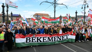 С марш в подкрепа на Орбан в Будапеща отбелязаха годишнината от антисъветското въстание