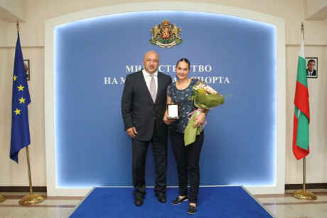 Кралев отличи Петя Неделчева за бронзовия медал от Баку