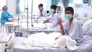 Правителството на Тайланд разпространи първи видеокадри със спасените момчета които