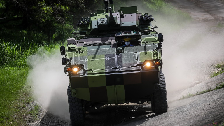 Тайванската армия показа най-новата си произведена в страната бронирана бойна