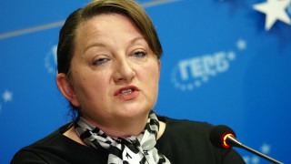 Сачева към Василев: Няма да има кражба от пенсиите