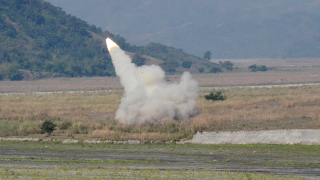 Високомобилните артилерийски ракетни системи HIMARS са пристигнали в Украйна Това