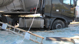 Шофьори загинаха на място при тежка катастрофа край Добрич