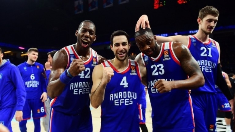 Анадолу Ефес триумфира в Евролигата