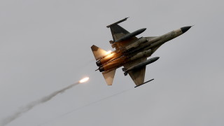 Тайван е засякъл 28 китайски самолета и четири кораба около