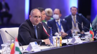 България предава председателството на инициативата Три морета на Латвия Подписва