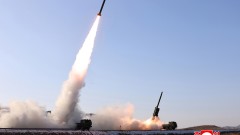 Северна Корея променя конституцията си, обявява Юга за враг — image 5