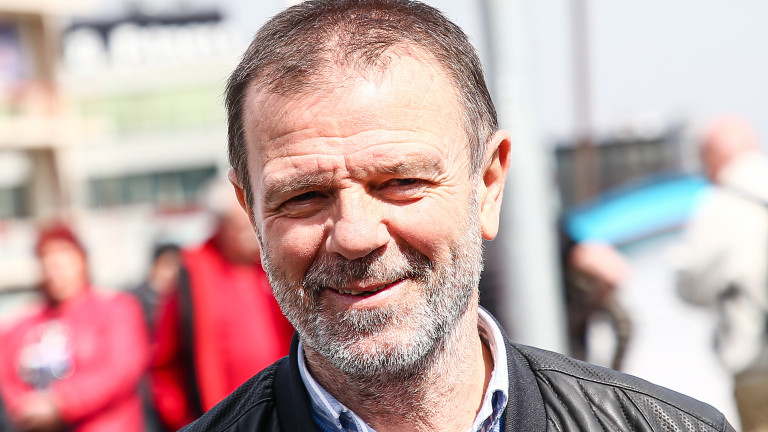 Стойчо Младенов в дилема за състава си