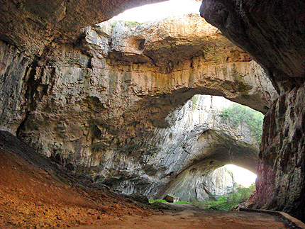 Забраниха снимките на "Недосегаемите" 2 в Деветашката пещера  