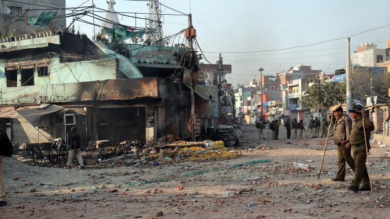 Най-малко 27 души загинаха при пожар в Делхи