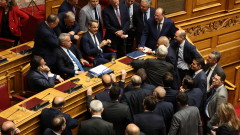 Гръцкото правителство оцеля във вот на недоверие