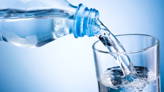 Минералната вода вероятно е сред най често купуваните стоки от
