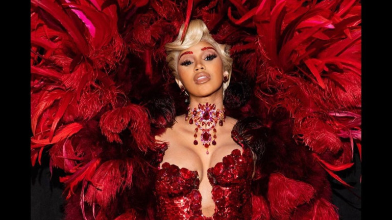 Защо оприличиха Cardi B на броколи