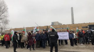 Временно беше блокиран международният път Е 79 който води към Дунав мост Протестиращи