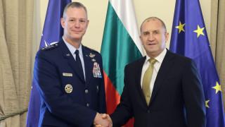 Премиерът Румен Радев проведе работна среща с върховния главнокомандващ на
