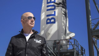Основателят на Amazon Джеф Безос достигна до космоса във вторник