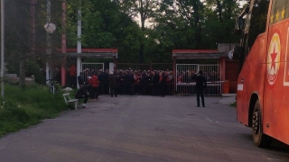 Тотална разпродажба на артикули от изминали сезони събра на стадион