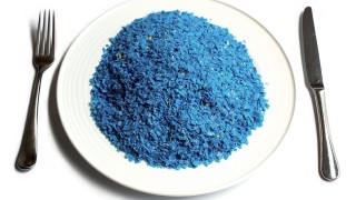 Всяка седмица изяждаме пластмаса, колкото една кредитна карта