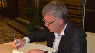 Наско Сираков обяви че е притежател на 86 6 от акциите