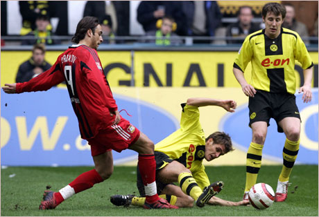 Димитър Бербатов номиниран за играч на месец април