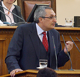 Костов: Първанов действа срещу интересите на страната 