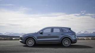 Новото Porsche Cayenne заряза бутоните