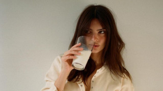 След раздялата и развода със Себастиян Бер Маклард около Емили Ратайковски е