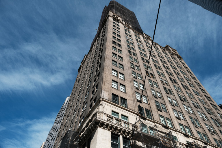 Луксозната сграда Sherry-Netherland в Манхатън, за която се предполага, че принадлежи на Гуо Венгуи