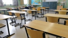 Учениците от 5 до 12 клас в област Бургас започват 2 срок онлайн