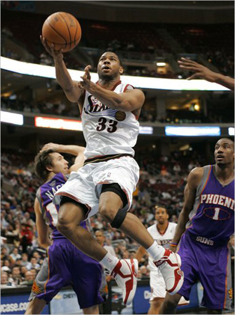 "Слънцата" паднаха за първи път от тим от Изтока