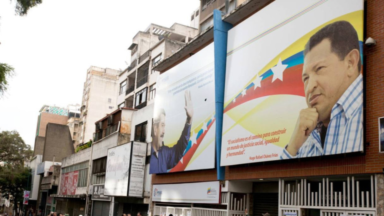 На президента Мадуро му липсва харизмата на предшественика му Уго Чавес