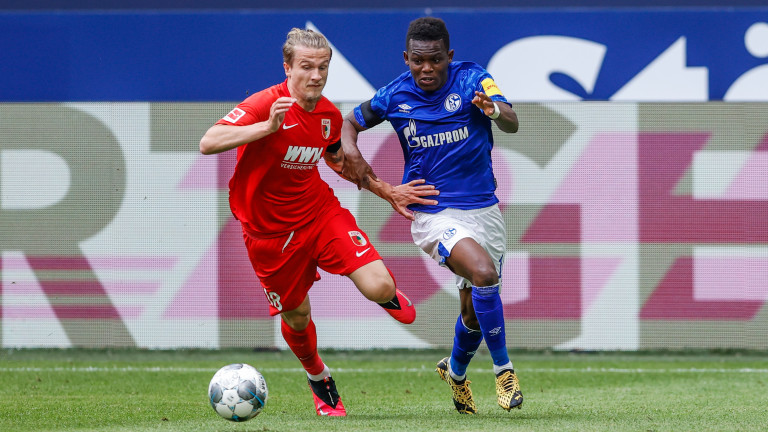 Шалке 04 отстъпи при домакинството си на Аугсбург в първата