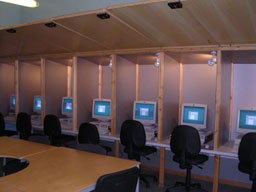 Отварят офертите за доставка на електронни услуги в три града