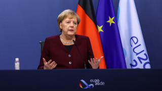 Германският канцлер Ангела Меркел критикува турското правителство в петък коментирайки