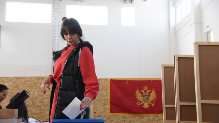 Черногорците се отправят към урните в неделя за предсрочни избори,