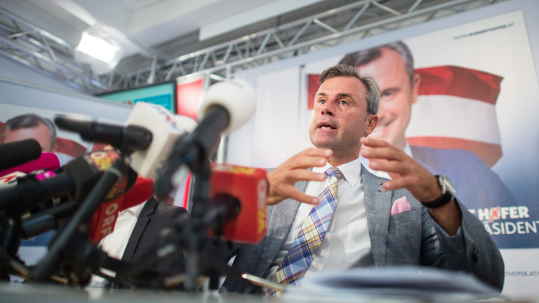 Крайнодесният Норберт Хофер фаворит да спечели президентските избори в Австрия