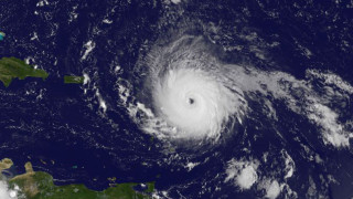 Ураганът Ирма се превръща в най мощният ураган записан някога в