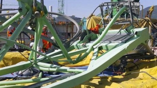 Кран падна и уби работници на корабостроителница на Самсунг