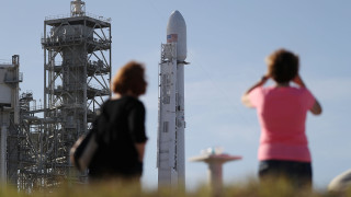 SpaceX праща първия турист на Луната