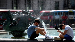 Правителството нa британския премиер Борис Джонсън е изправено пред коронавирусна