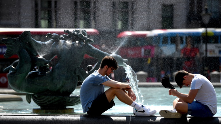 Великобритания на кръстопът: масови съкращения или разширяване на помощите