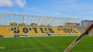 Три от четирите трибуни на "Колежа" вече са със седалки