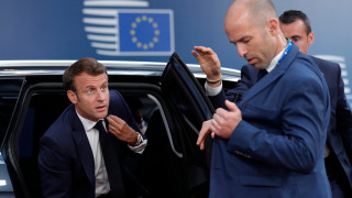 С повече от 5 часа закъснение започна извънредната среща на